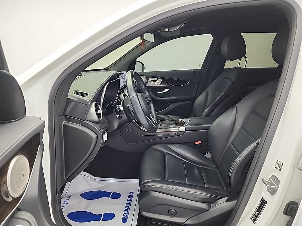 Mercedes Benz GLC Class - Vista 11