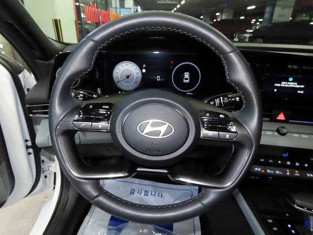 HYUNDAI Avante - Vista 8