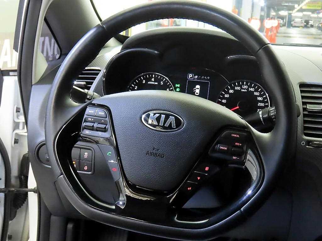 KIA K3 - Vista 8