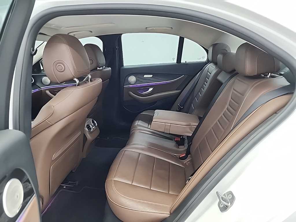 Mercedes Benz E class - Vista 12