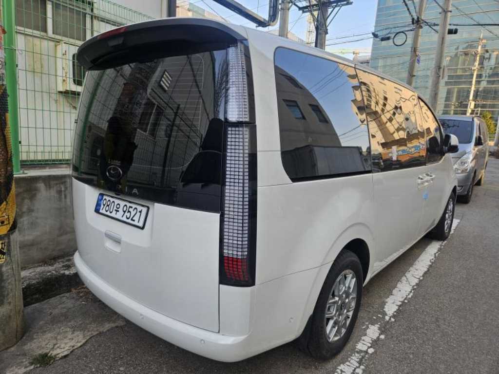 HYUNDAI Staria - Vista 2