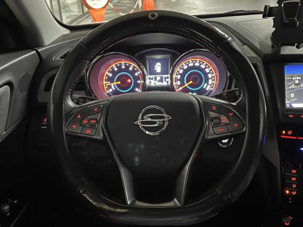 Ssangyong Tivoli 2018 Blanco - Importación desde Corea - HF Imports Iquique - Foto 17