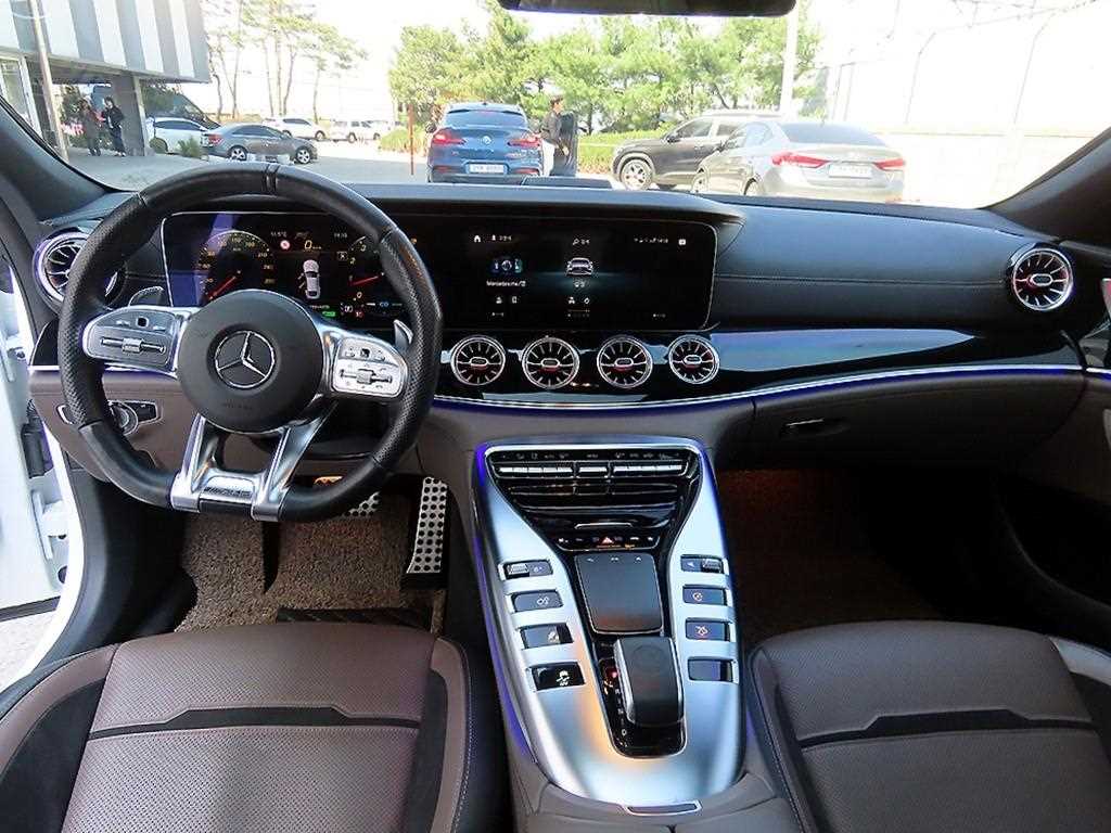 Mercedes Benz AMG GT - Vista 7