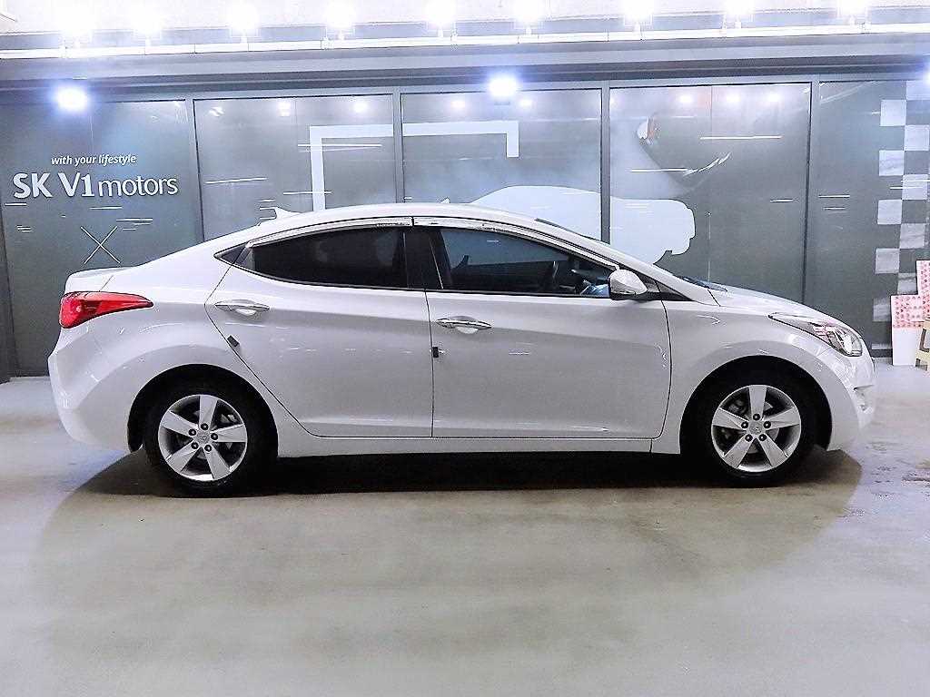 HYUNDAI Avante - Vista 3