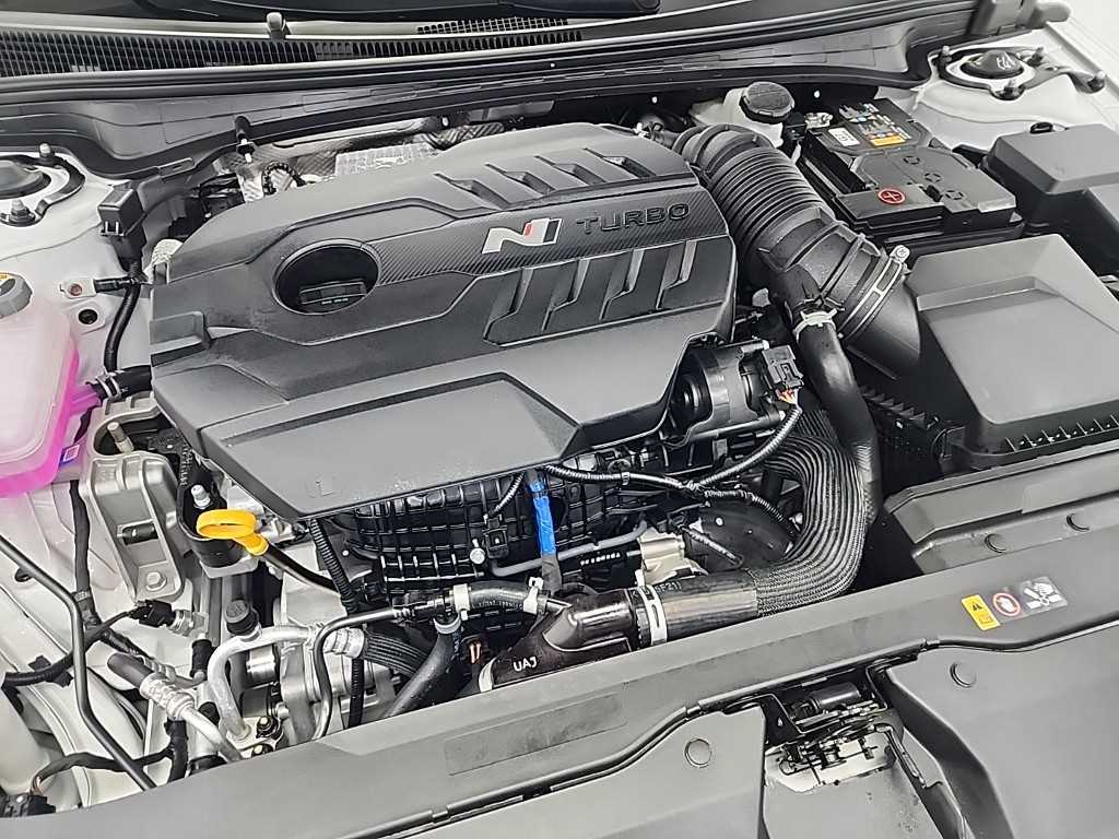 HYUNDAI Avante - Vista 5