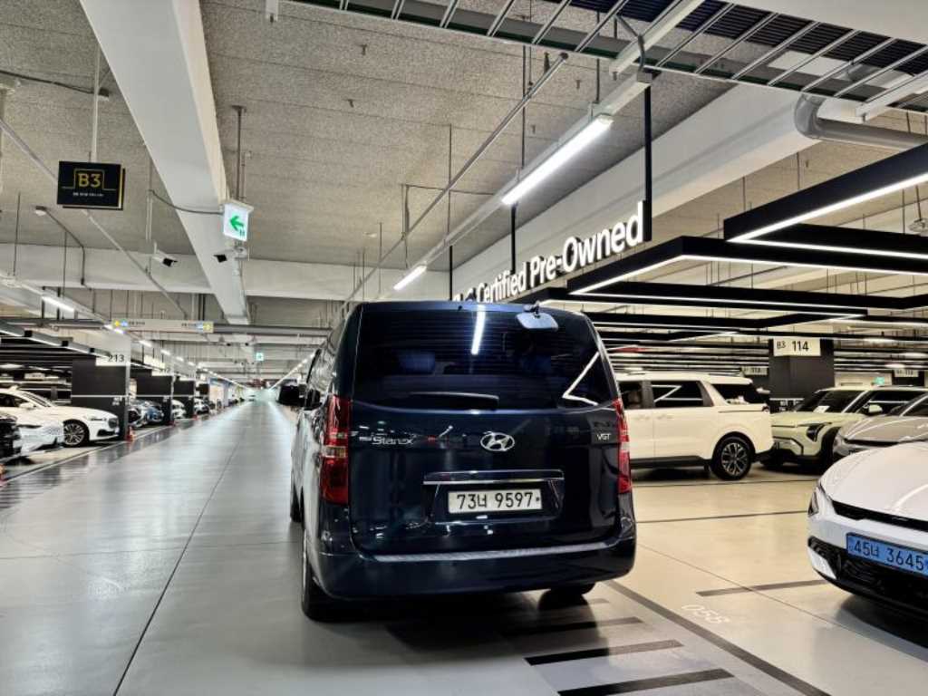 HYUNDAI Starex - Vista 3