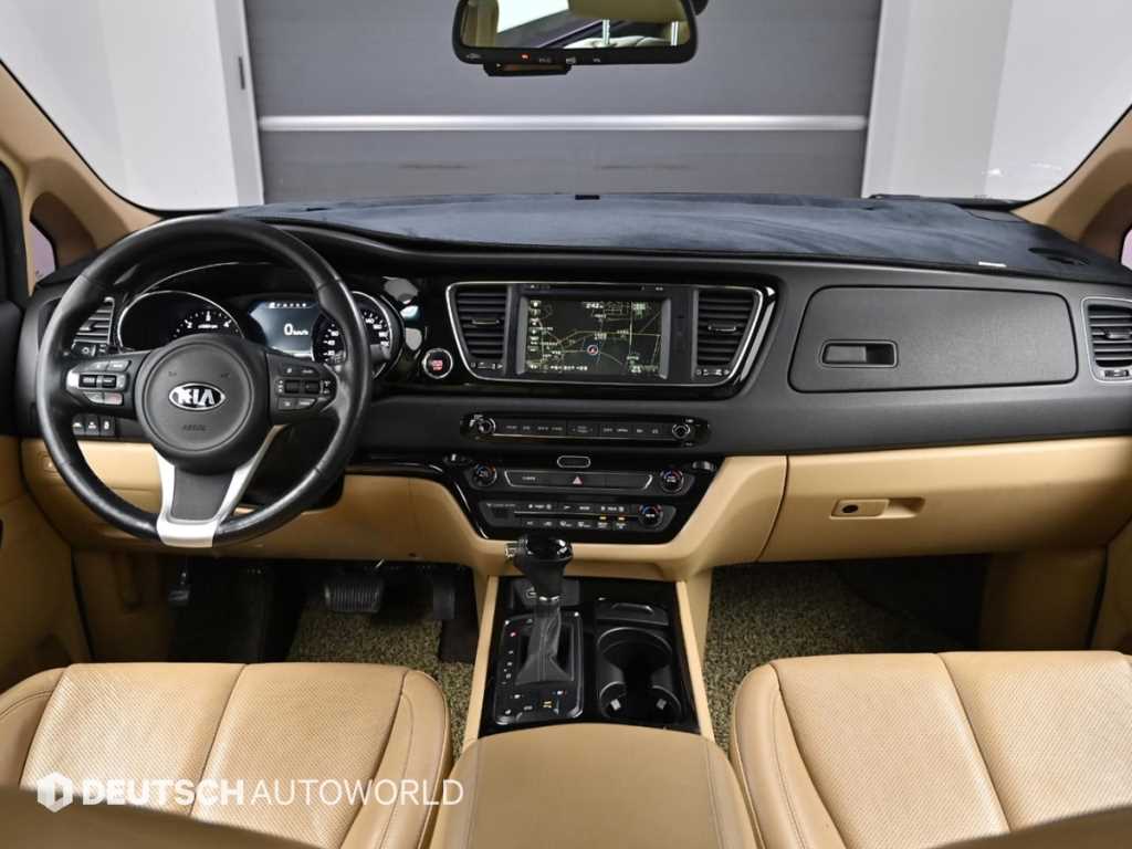 KIA Carnival - Vista 7