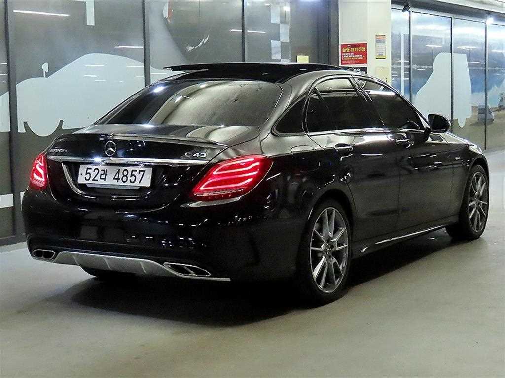 Mercedes Benz C Class - Vista 4