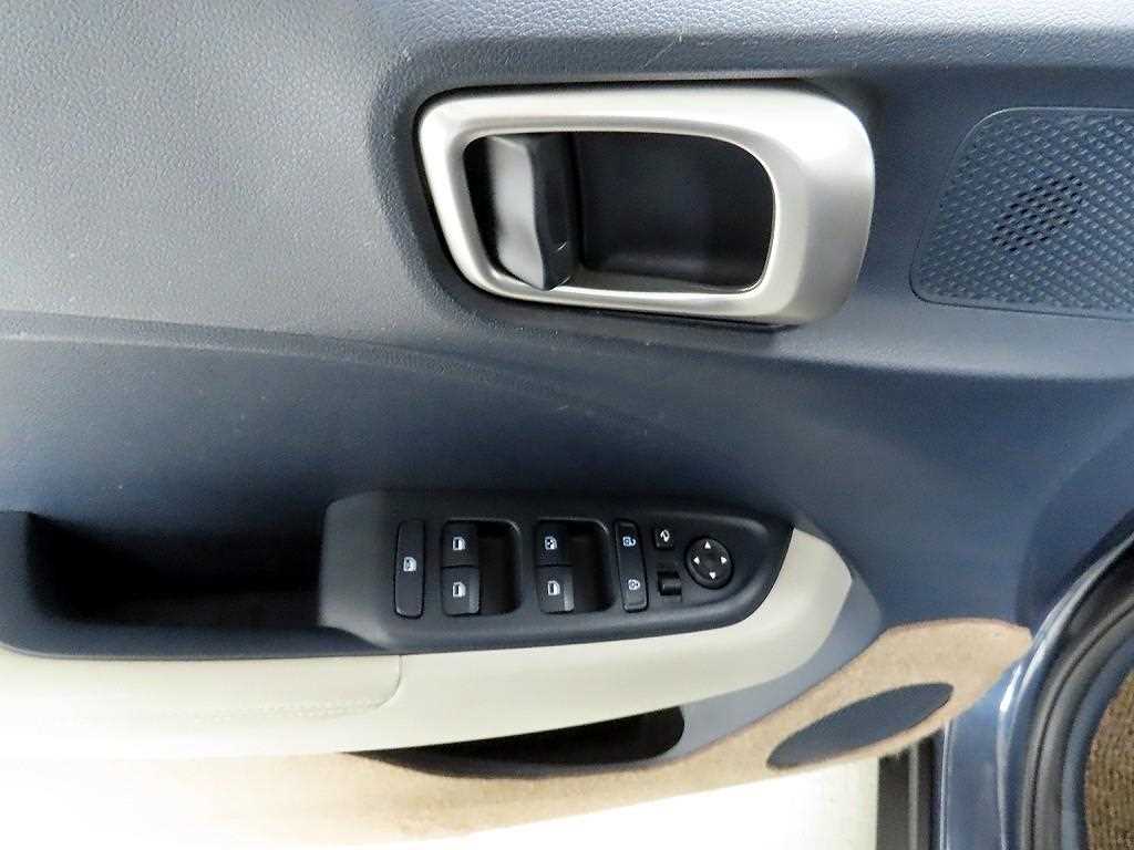 HYUNDAI Venue - Vista 11