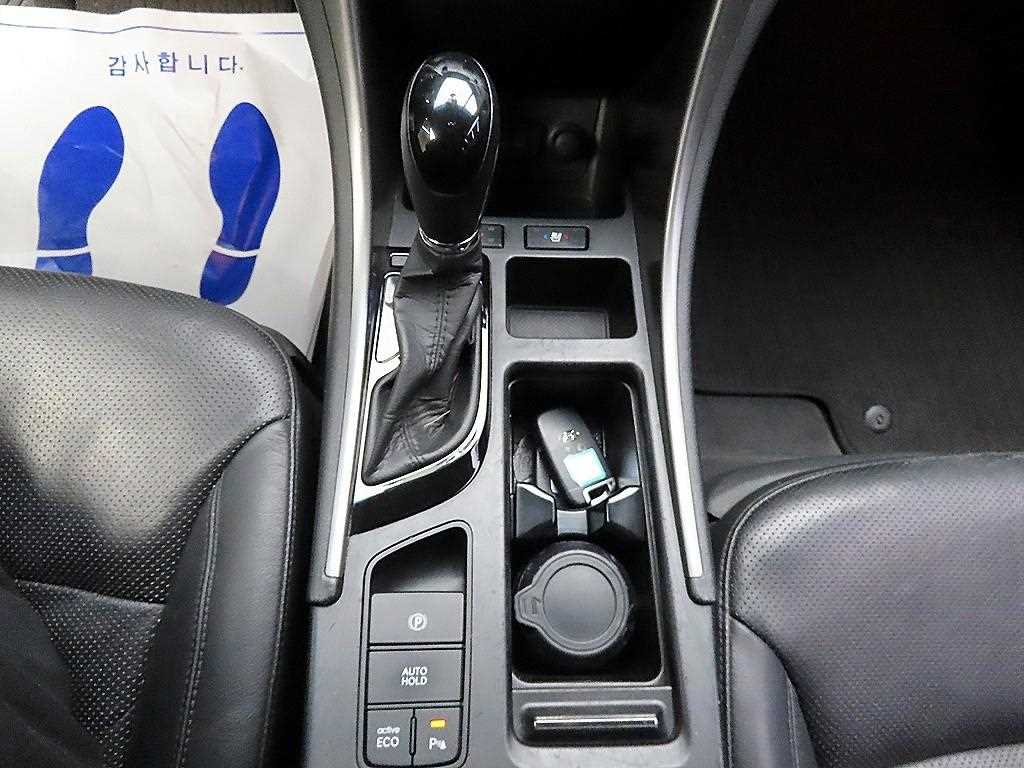 HYUNDAI Sonata - Vista 10