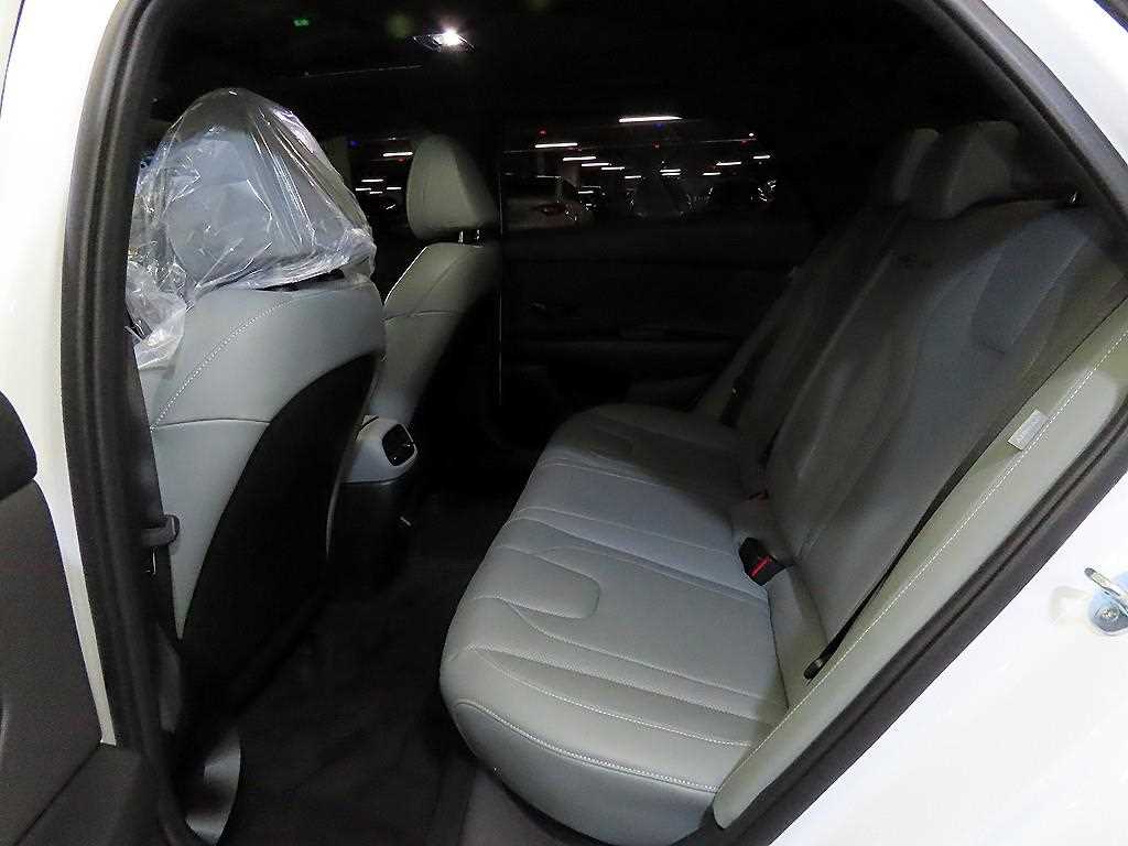 HYUNDAI Avante - Vista 7