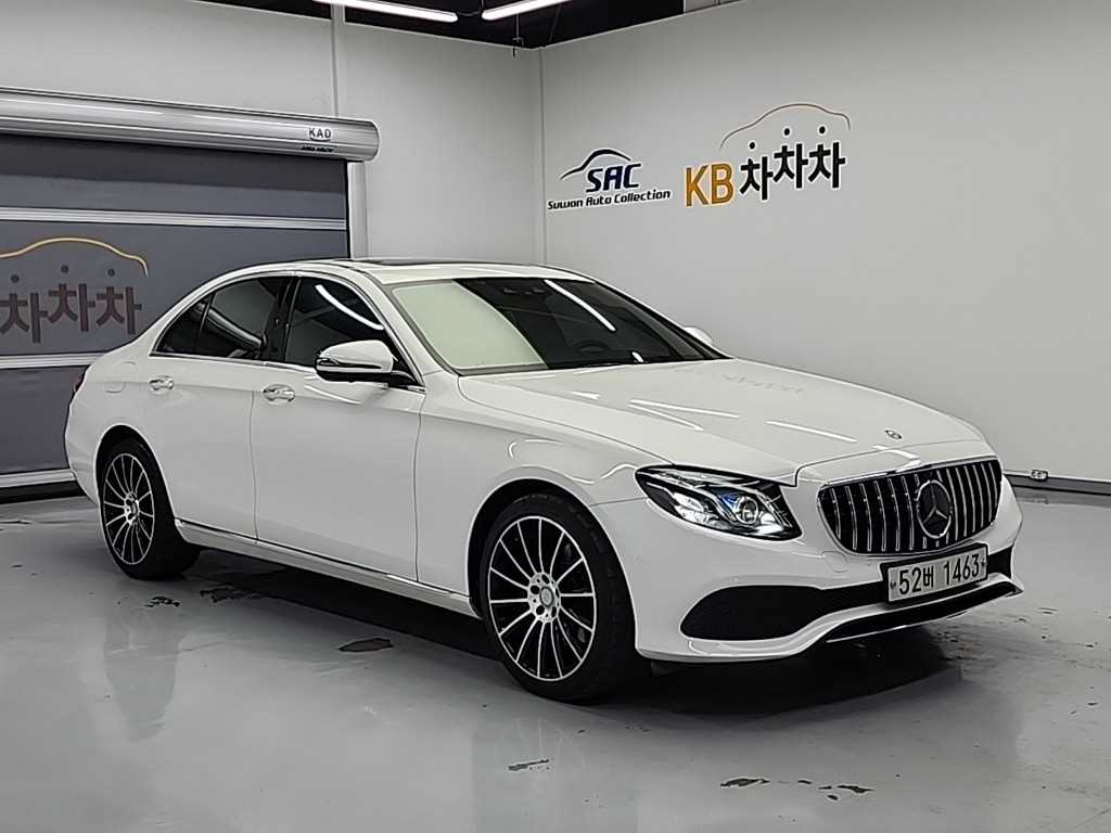 Mercedes Benz E class - Vista 4