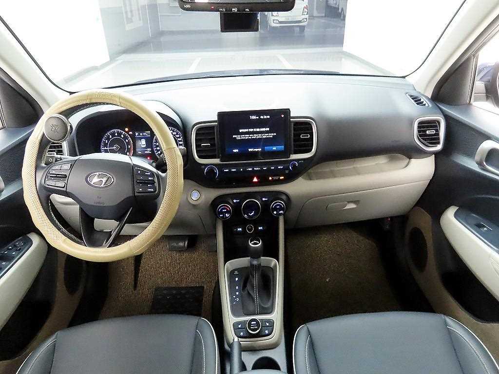 HYUNDAI Venue - Vista 8