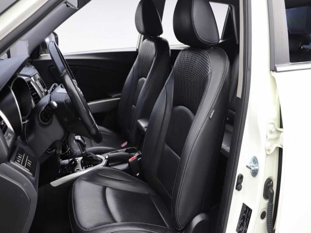 Ssangyong Tivoli - Vista 8