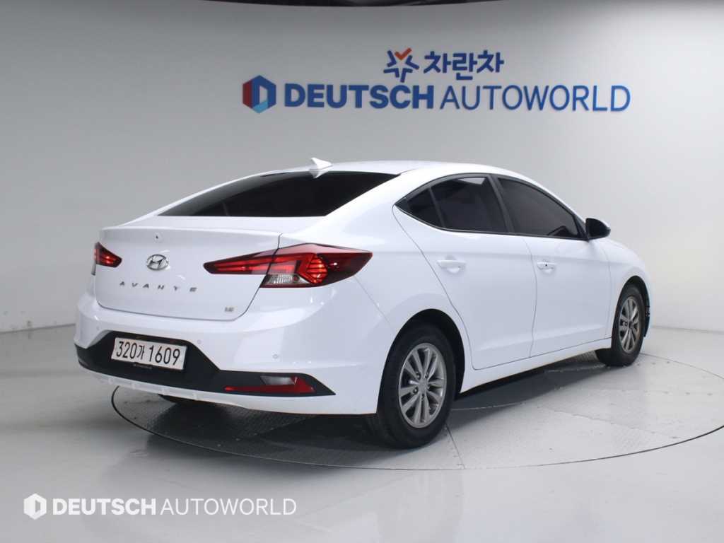 HYUNDAI Avante - Vista 2