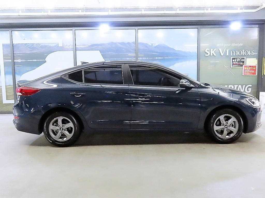 HYUNDAI Avante - Vista 3