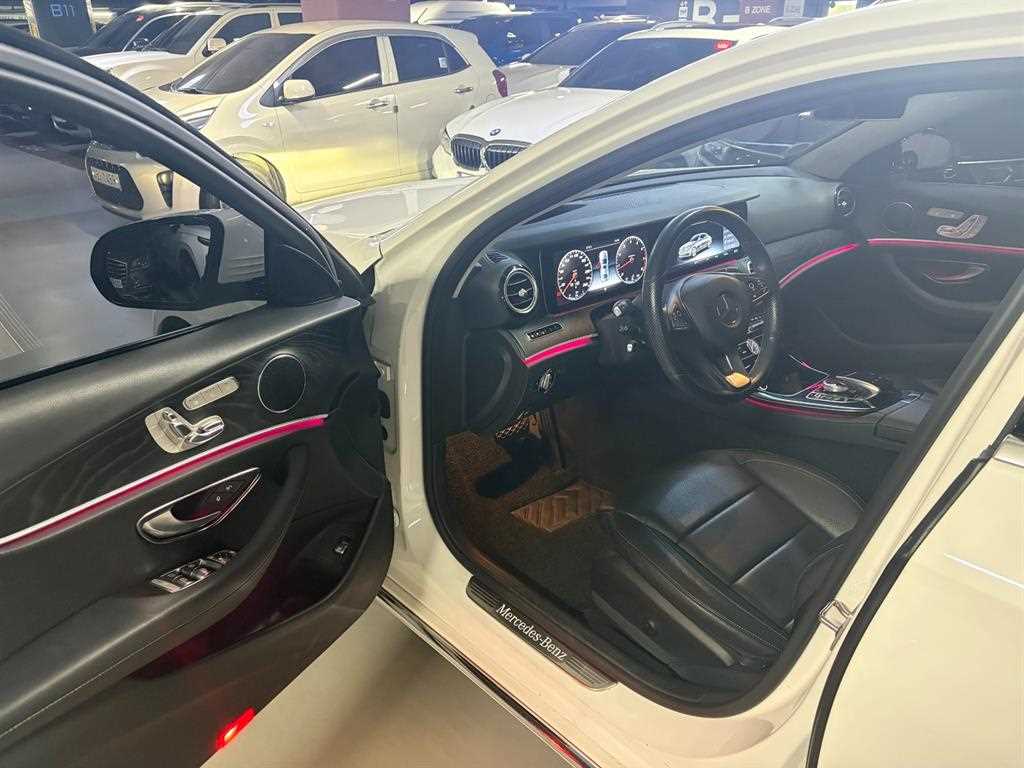 Mercedes Benz E class - Vista 5