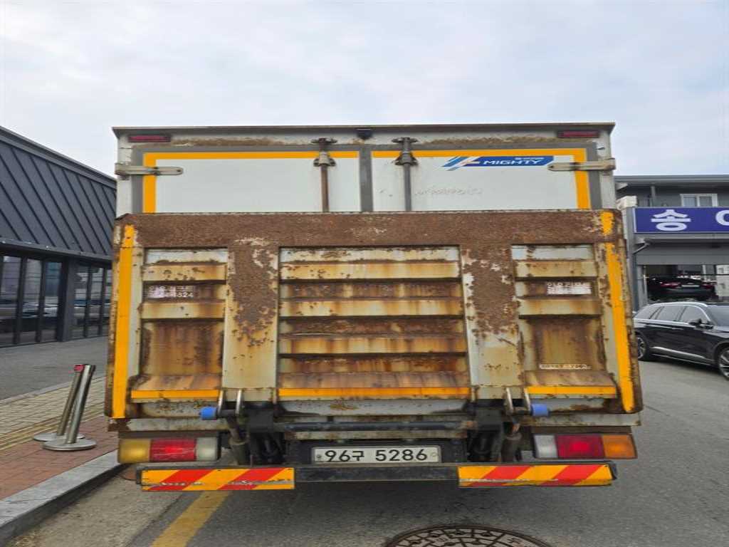 medium and large cargo truck - Vista 4