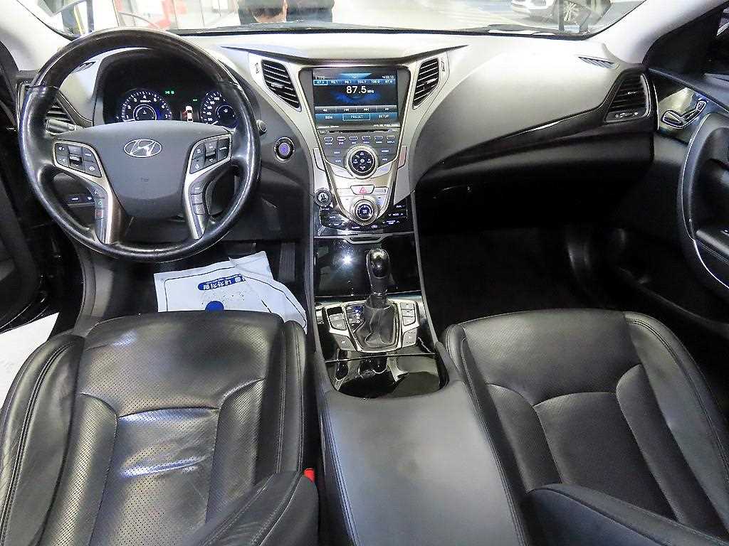 HYUNDAI Grandeur - Vista 10