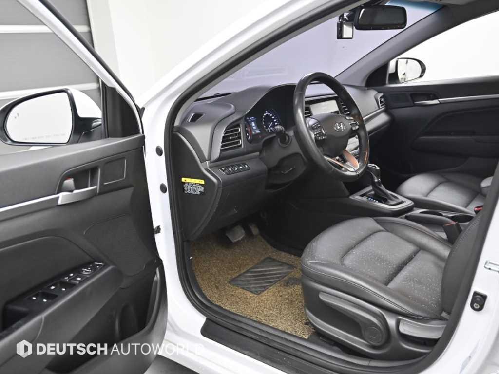 HYUNDAI Avante - Vista 11