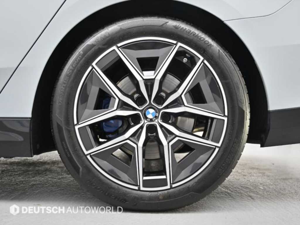 BMW 5 Series - Vista 5