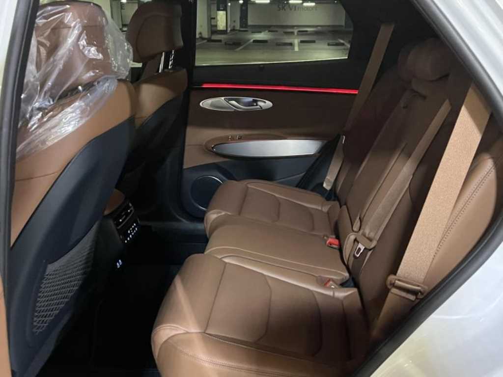 Genesis GV70 - Vista 6