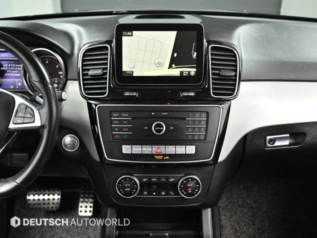 Mercedes Benz GLE Class - Vista 7