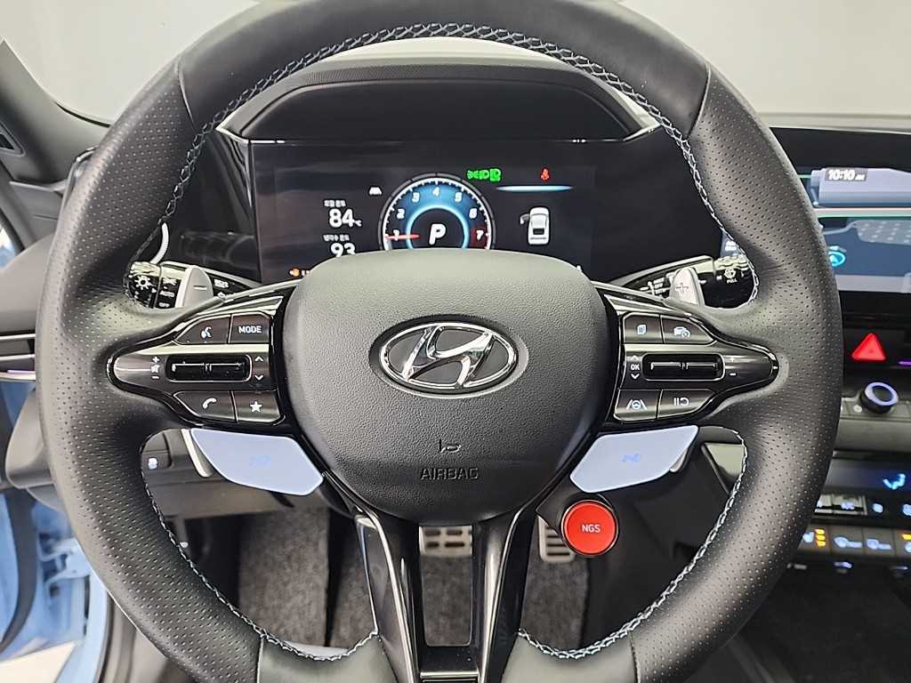 HYUNDAI Avante - Vista 9