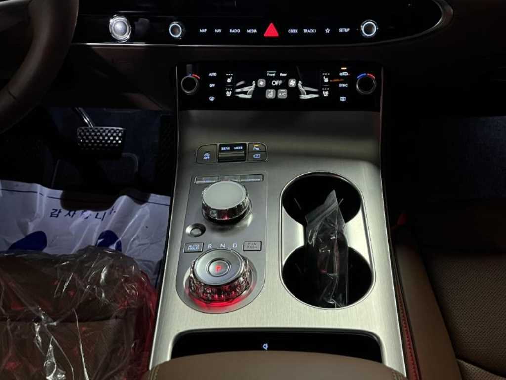 Genesis GV70 - Vista 10