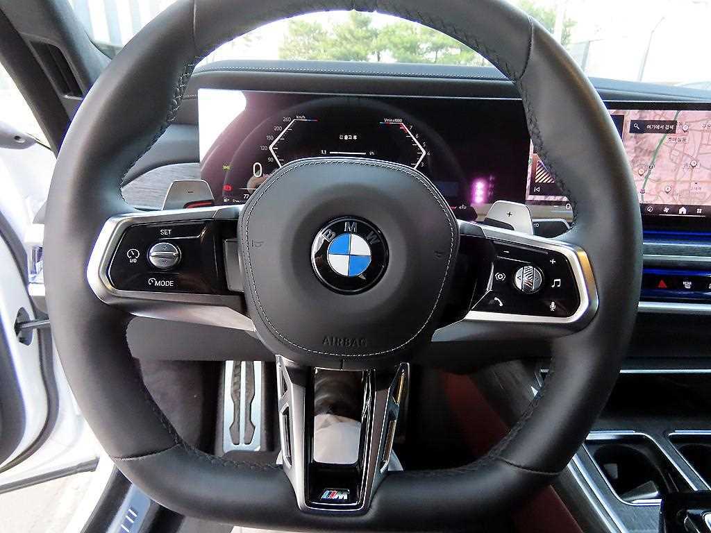 BMW 7 Series - Vista 8