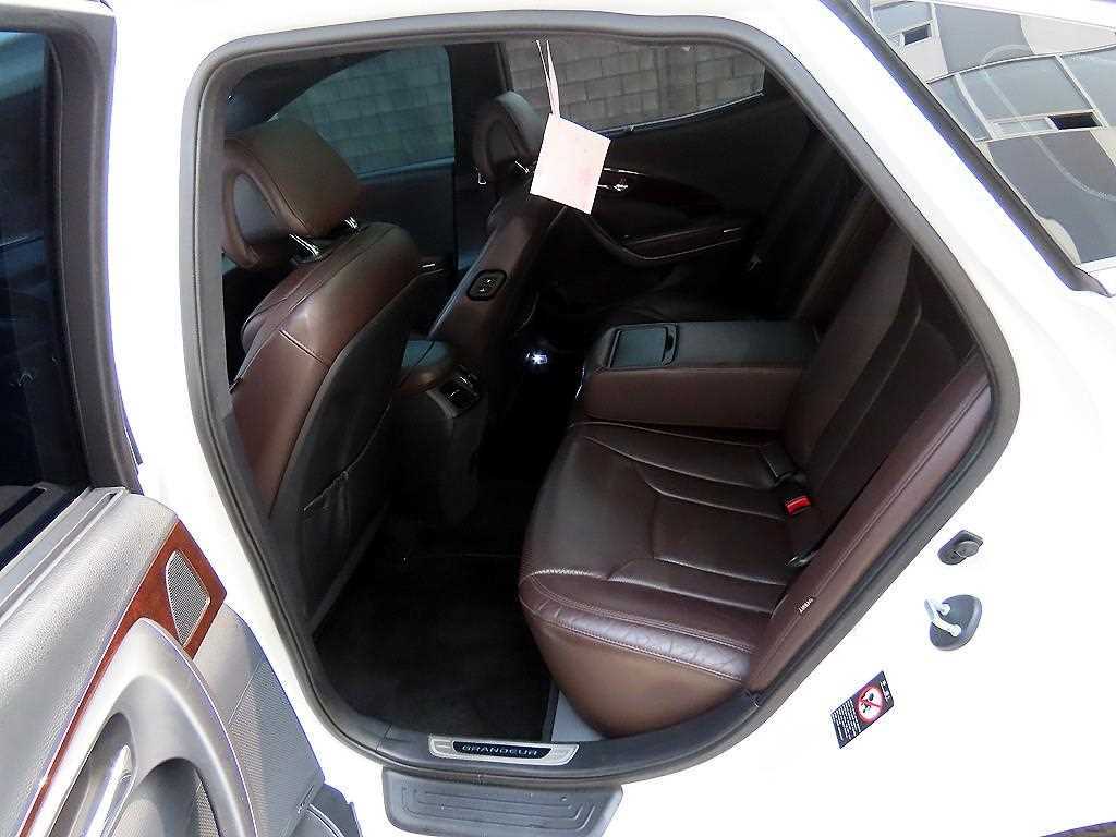 HYUNDAI Grandeur - Vista 6