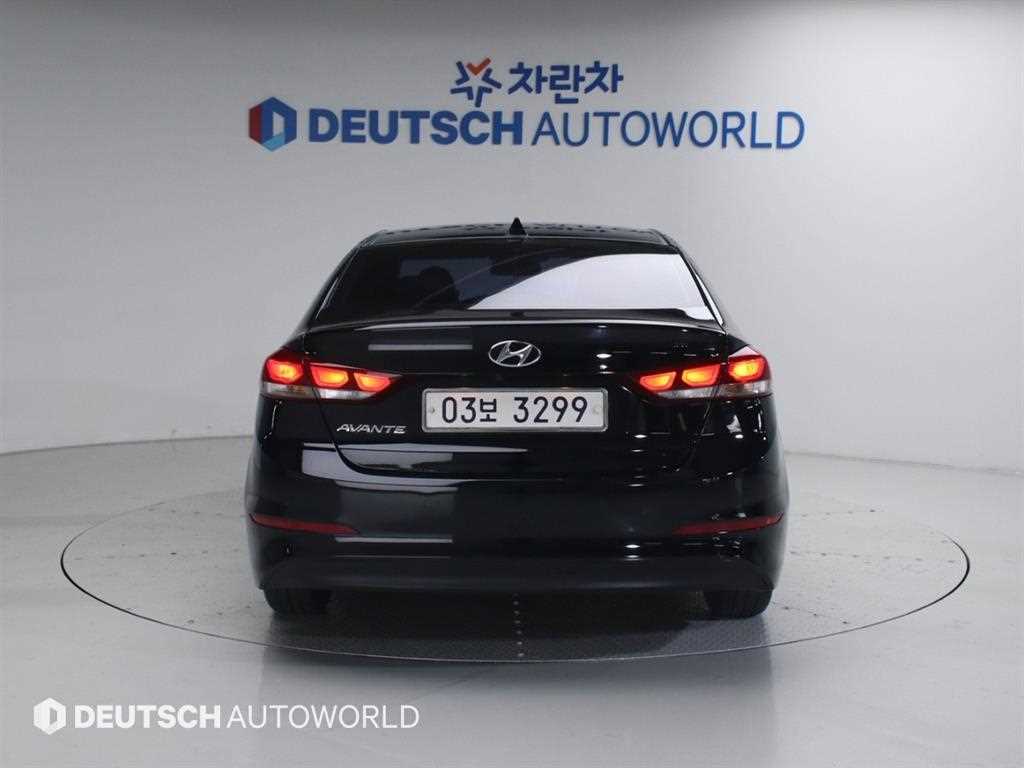 HYUNDAI Avante - Vista 4