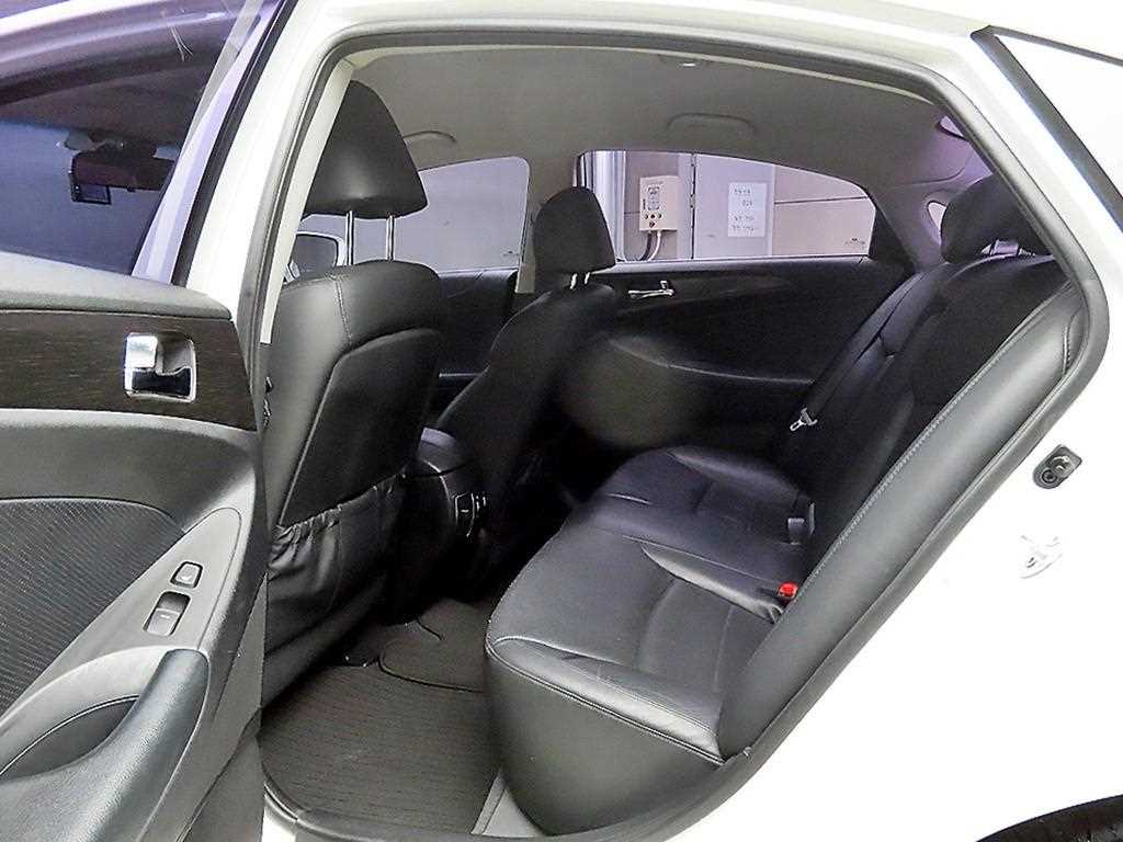 HYUNDAI Sonata - Vista 6