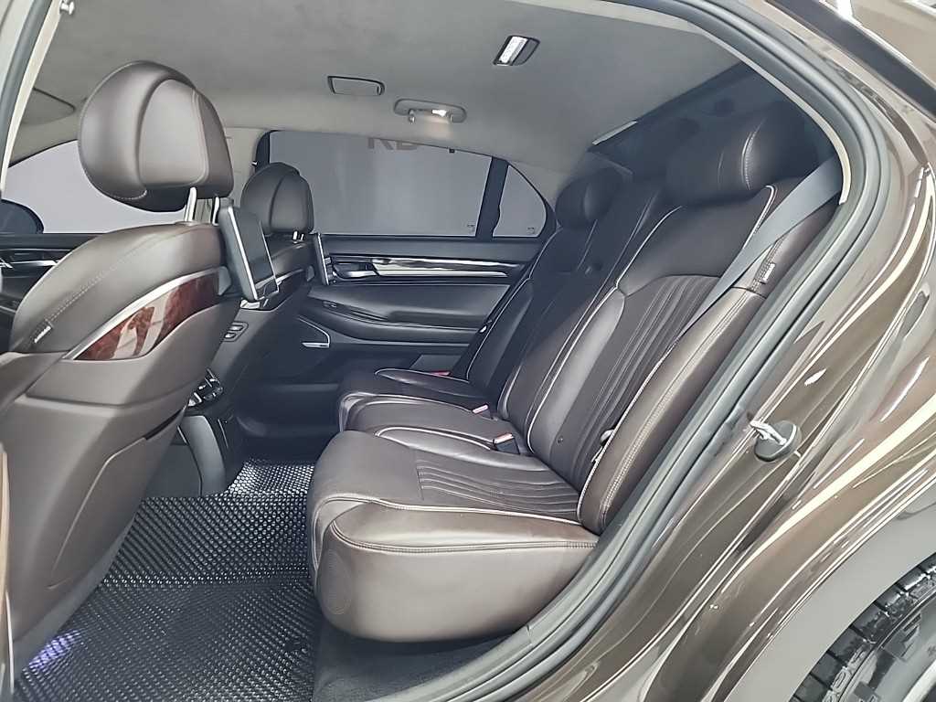 Genesis EQ900 - Vista 12