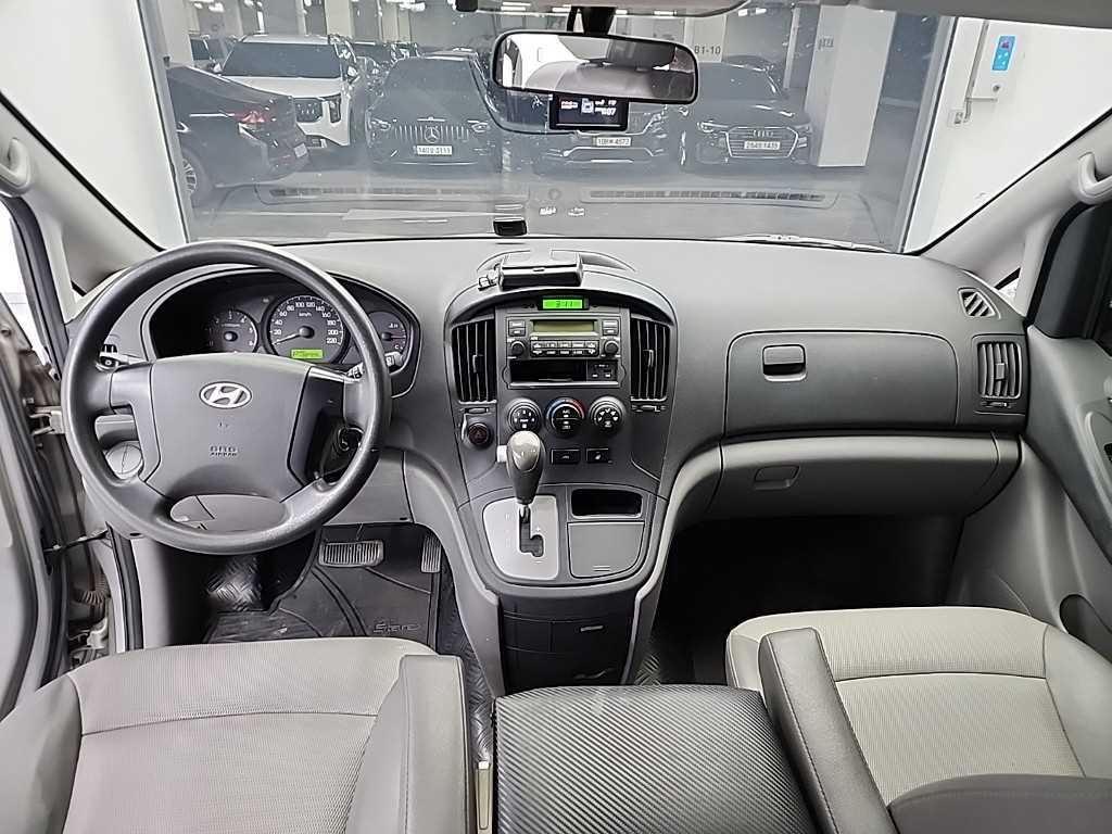 HYUNDAI Starex - Vista 7