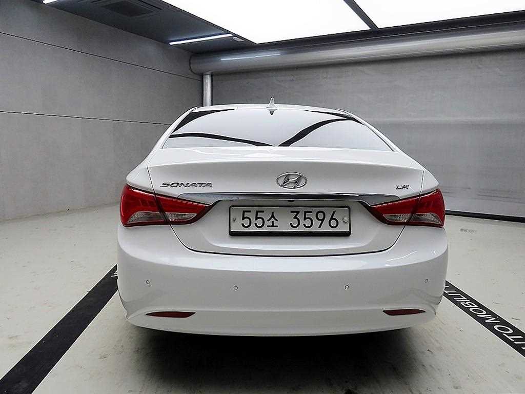 HYUNDAI Sonata - Vista 3