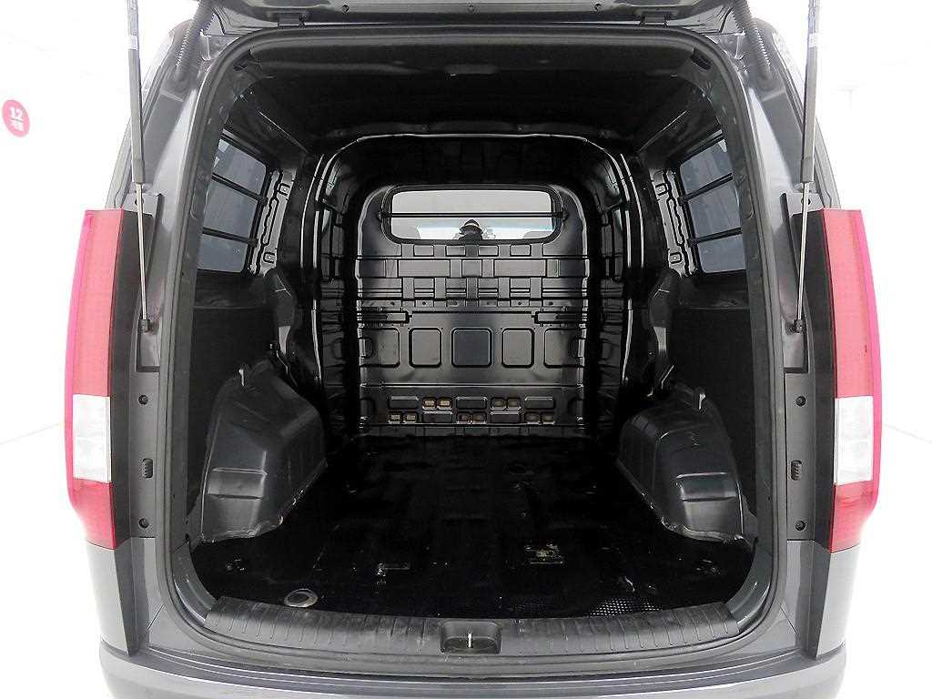 HYUNDAI Staria - Vista 5