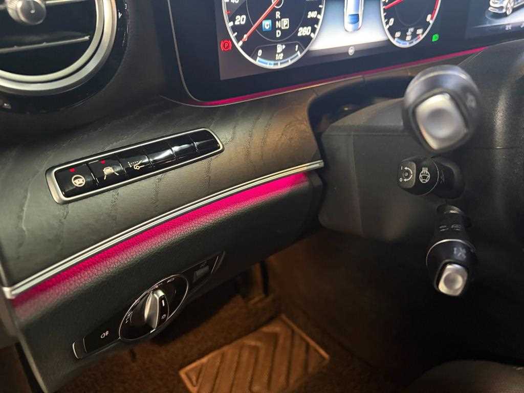 Mercedes Benz E class - Vista 8