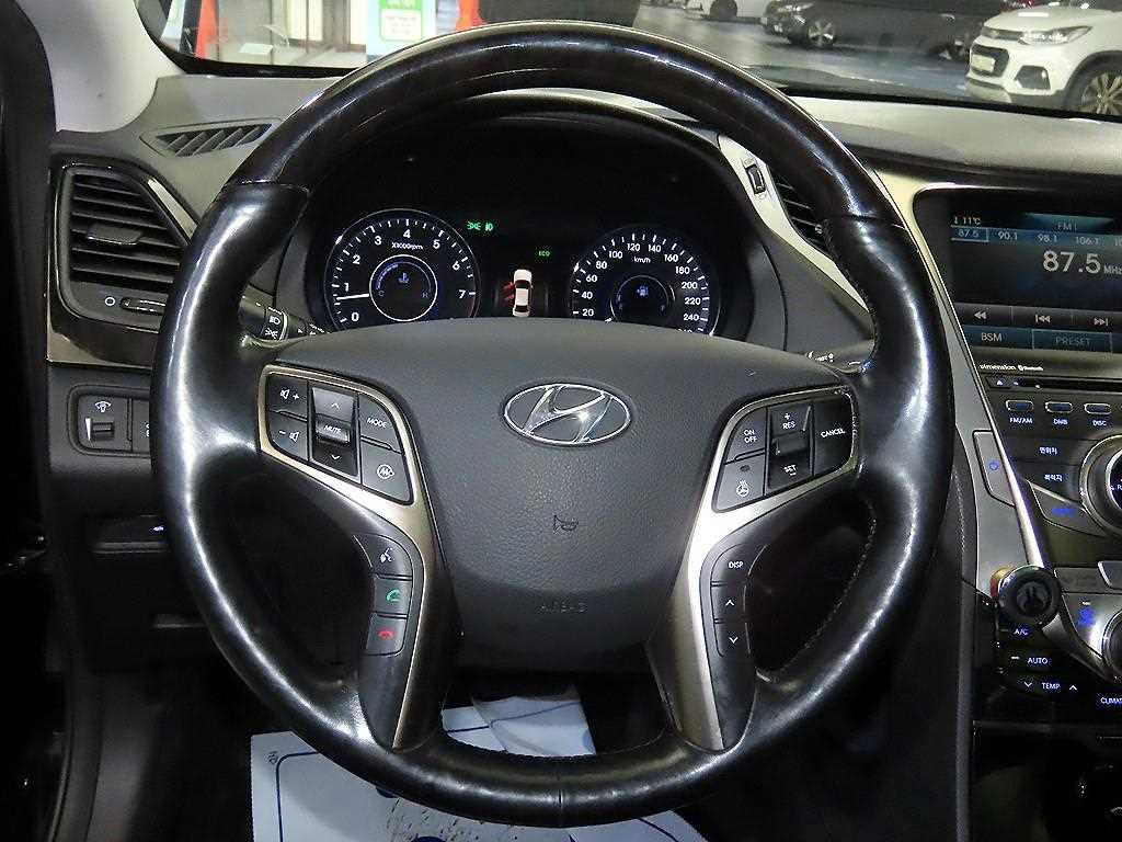 HYUNDAI Grandeur - Vista 8