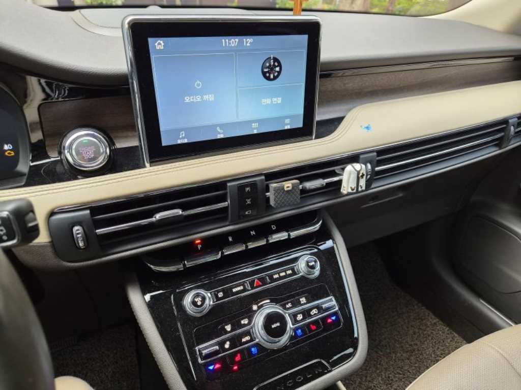 Lincoln Corsair - Vista 5