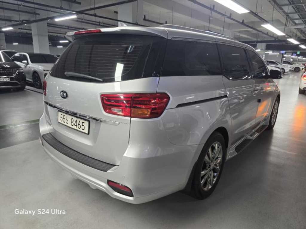 KIA Carnival - Vista 6