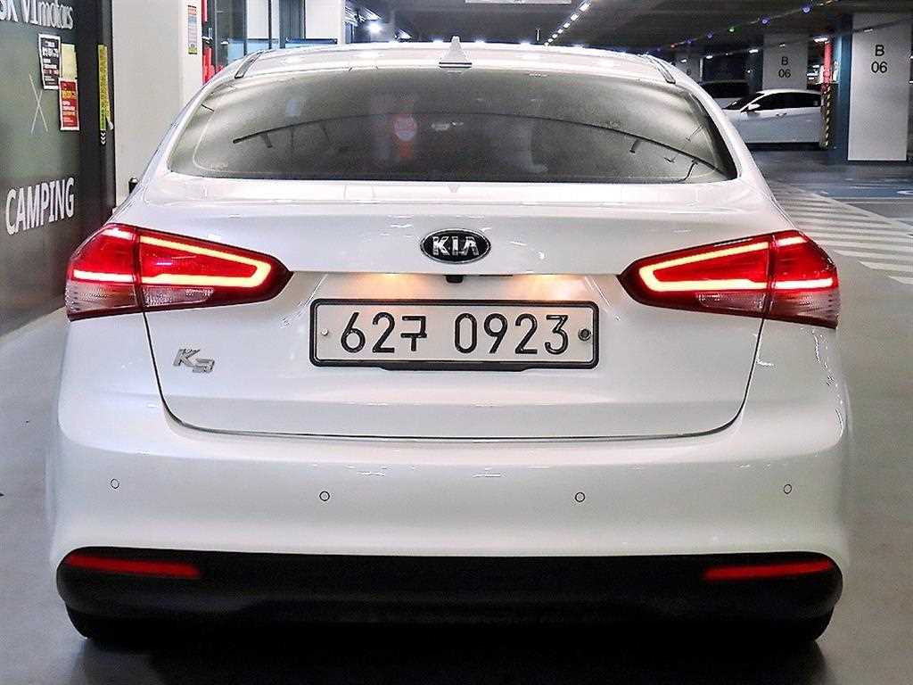 KIA K3 - Vista 5
