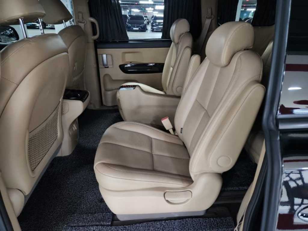 KIA Carnival - Vista 6