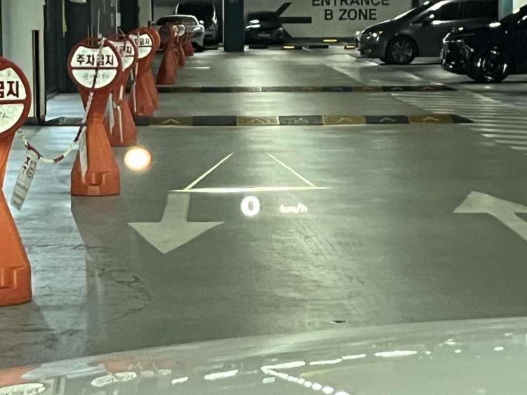 Genesis GV70 2025 Blanco - Importación desde Corea - HF Imports Iquique - Foto 18