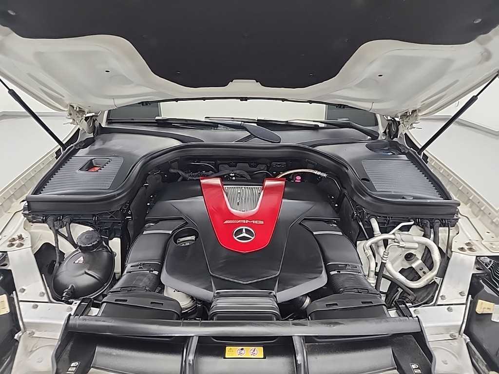 Mercedes Benz GLC Class - Vista 5