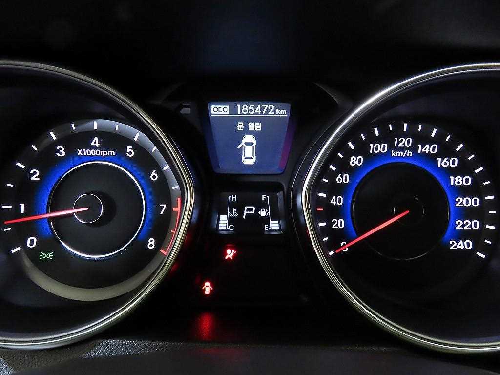 HYUNDAI Avante - Vista 8