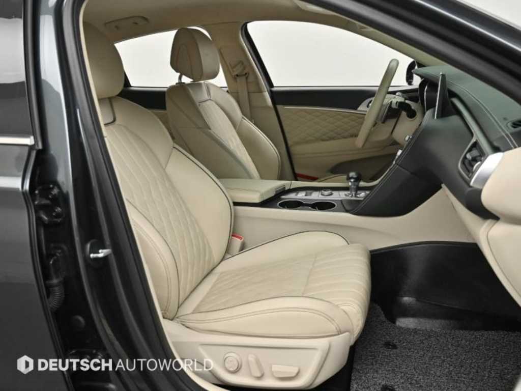 Genesis G70 - Vista 10