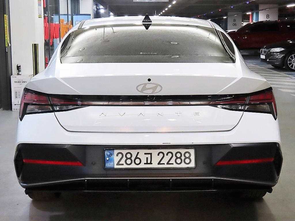 HYUNDAI Avante - Vista 5