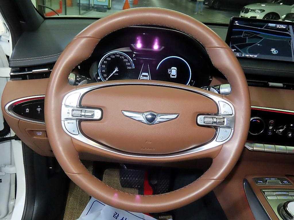 Genesis GV70 - Vista 8