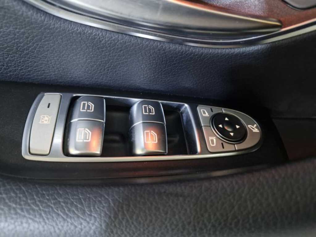 Mercedes Benz E class - Vista 12